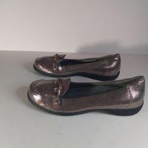 Vionic alda metallic pewter leather loafers size 9.5